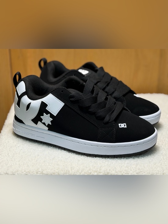 DC Other - DC Men’s Court Graffik Black and White Low-Top Skate Sneakers Sz 8 New. No box